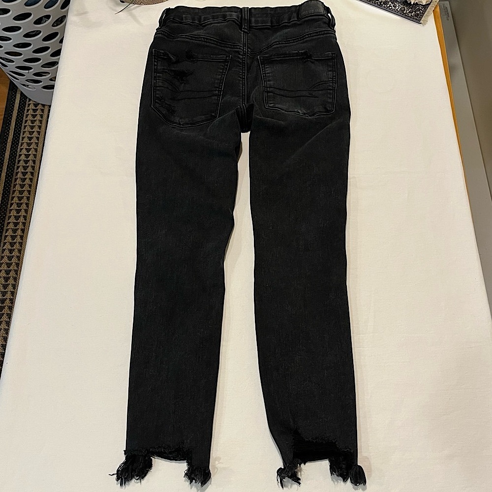 AE Forever Soft Ripped High-Rise Jegging Crop. Always Black. Size 6. NWOT. - Picture 5 of 9